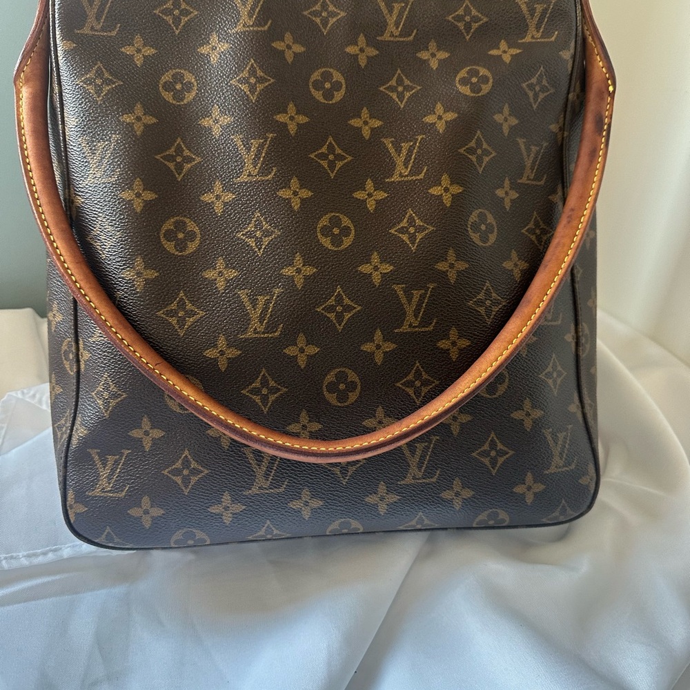 Authentic Gorgeous LV Loop Monogram Shoulder MM bag 🫧🫧🫧 CLEAN - Picture 3 of 7
